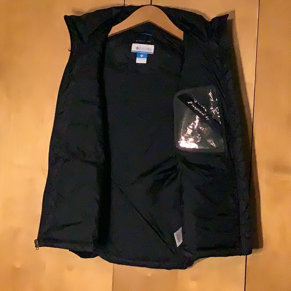 Columbia black Breast Cancer Awareness puffer vest, size small - Picture 4 of 7